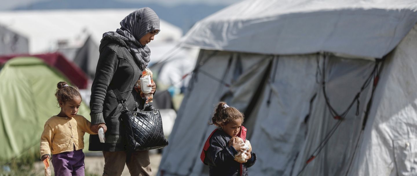 Syria-Jordan border: 75,000 refugees trapped in desert no man’s land in dire conditions