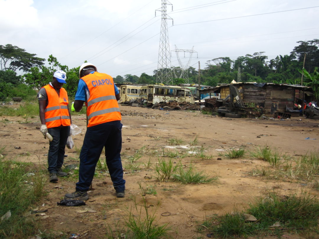 UNEP soil testing at dumpsite in Dokui (July 2016)