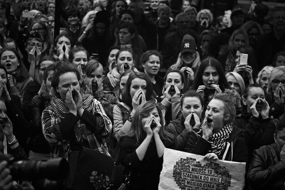 Poland: Women force historic U-turn on proposed abortion ban