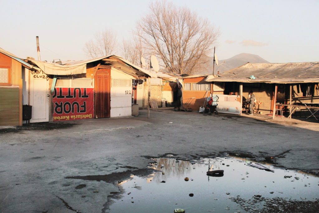 The settlement of Gianturco in Naples accommodates a big Romanian community since years. Now there's a real risk of a forced eviction as the private land is being reclaimed. The local authorities plan to relocate 200 of the residents to a new segregated camp, while the remaining hundreds risk being rendered homeless. Naples, March 2016.. Gianturco, March 2017. © AMNESTY INTERNATIONAL/CLAUDIO MENNA
