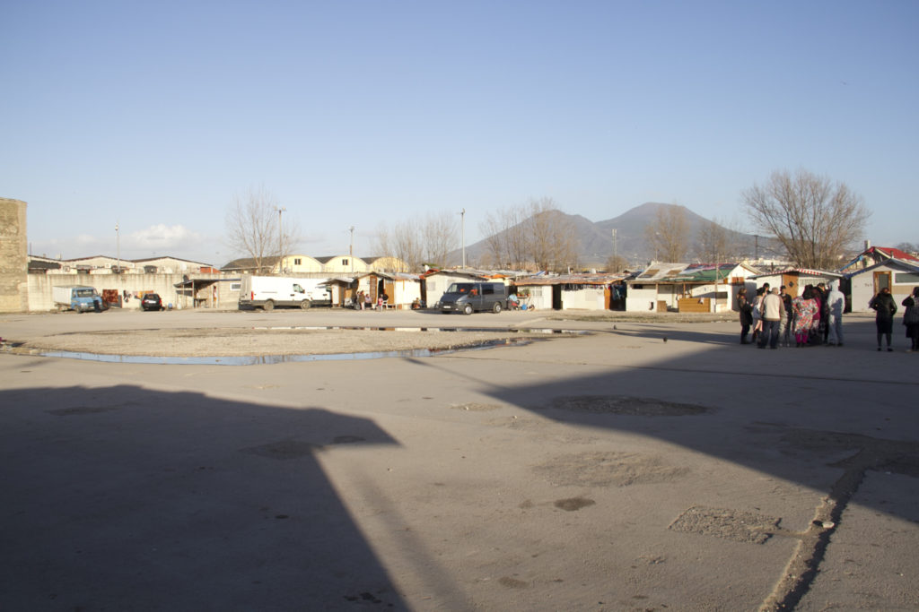 Daily life inside the Roma informal settlement of Gianturco, at risk of imminent forced eviction by local authorities. Gianturco, March 2017. © AMNESTY INTERNATIONAL/CLAUDIO MENNA