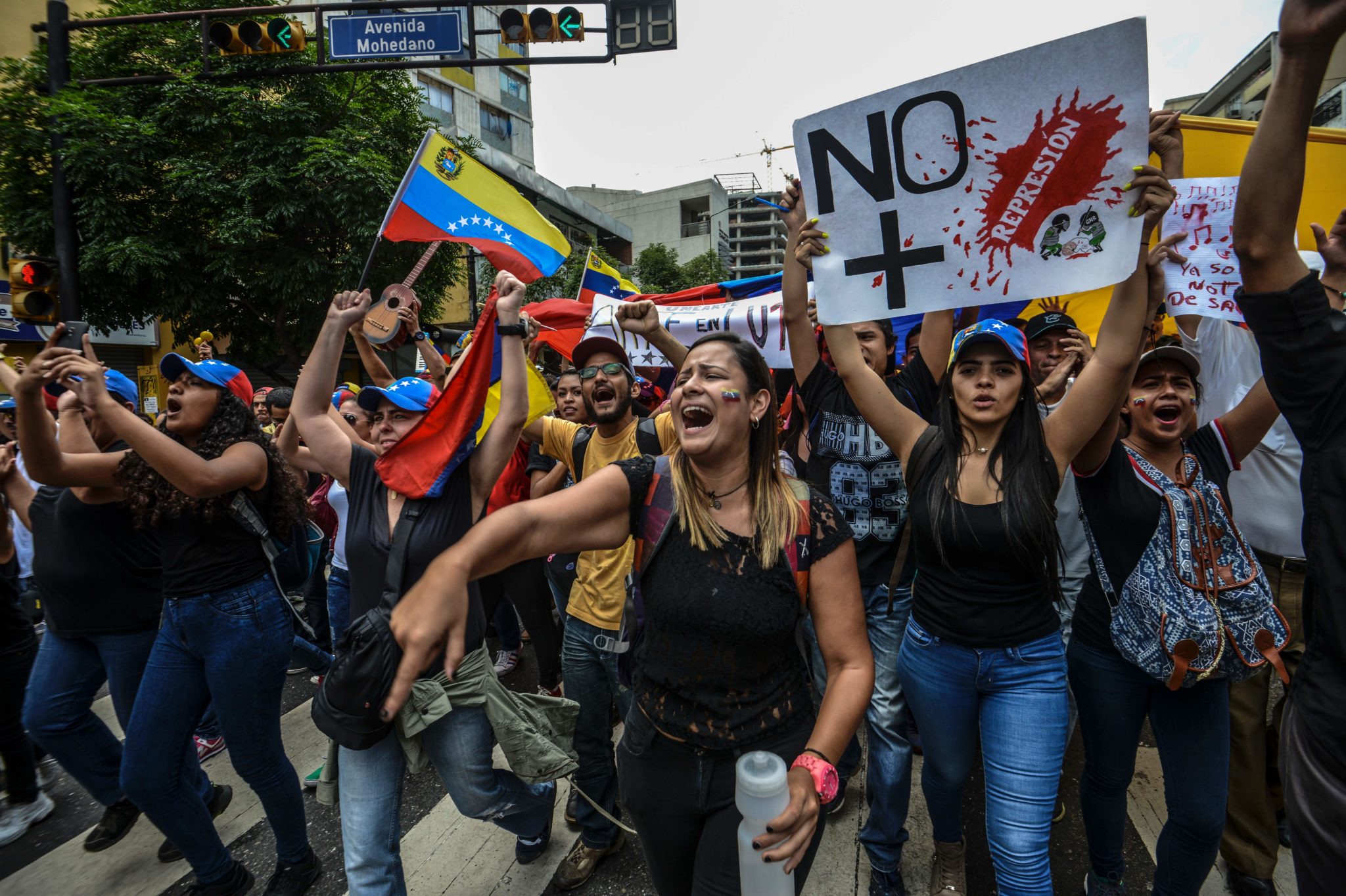 Venezuela: Authorities’ militarisation of crisis escalates violence and promotes fear