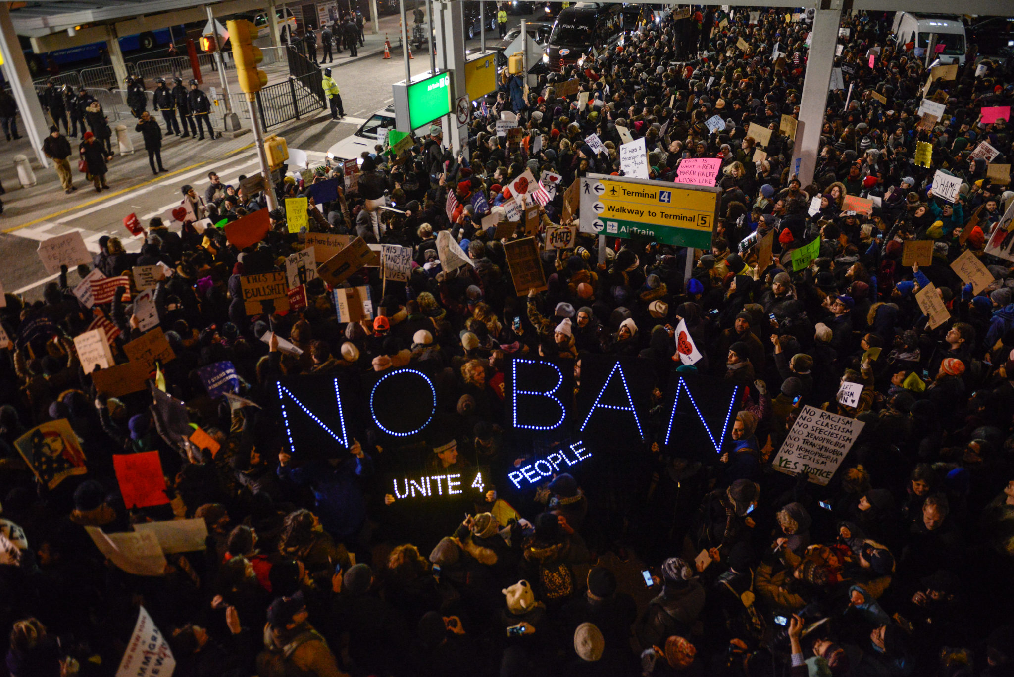 USA: Amnesty International Files Freedom of Information Request on Muslim Ban Implementation