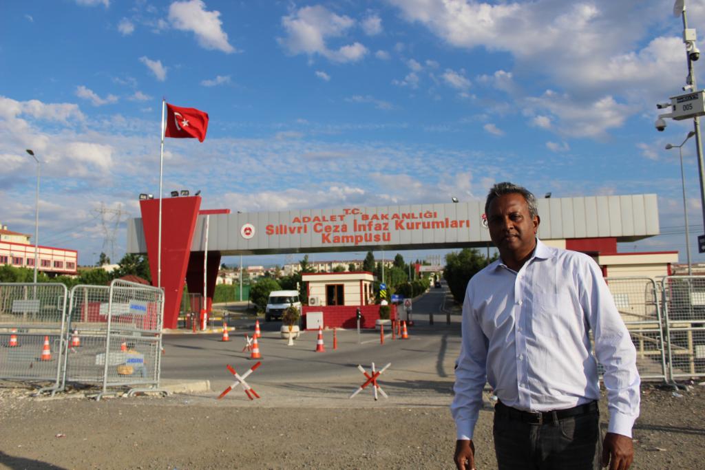 “My time in jail has made me even more committed”: Salil Shetty meets Amnesty Turkey’s jailed director