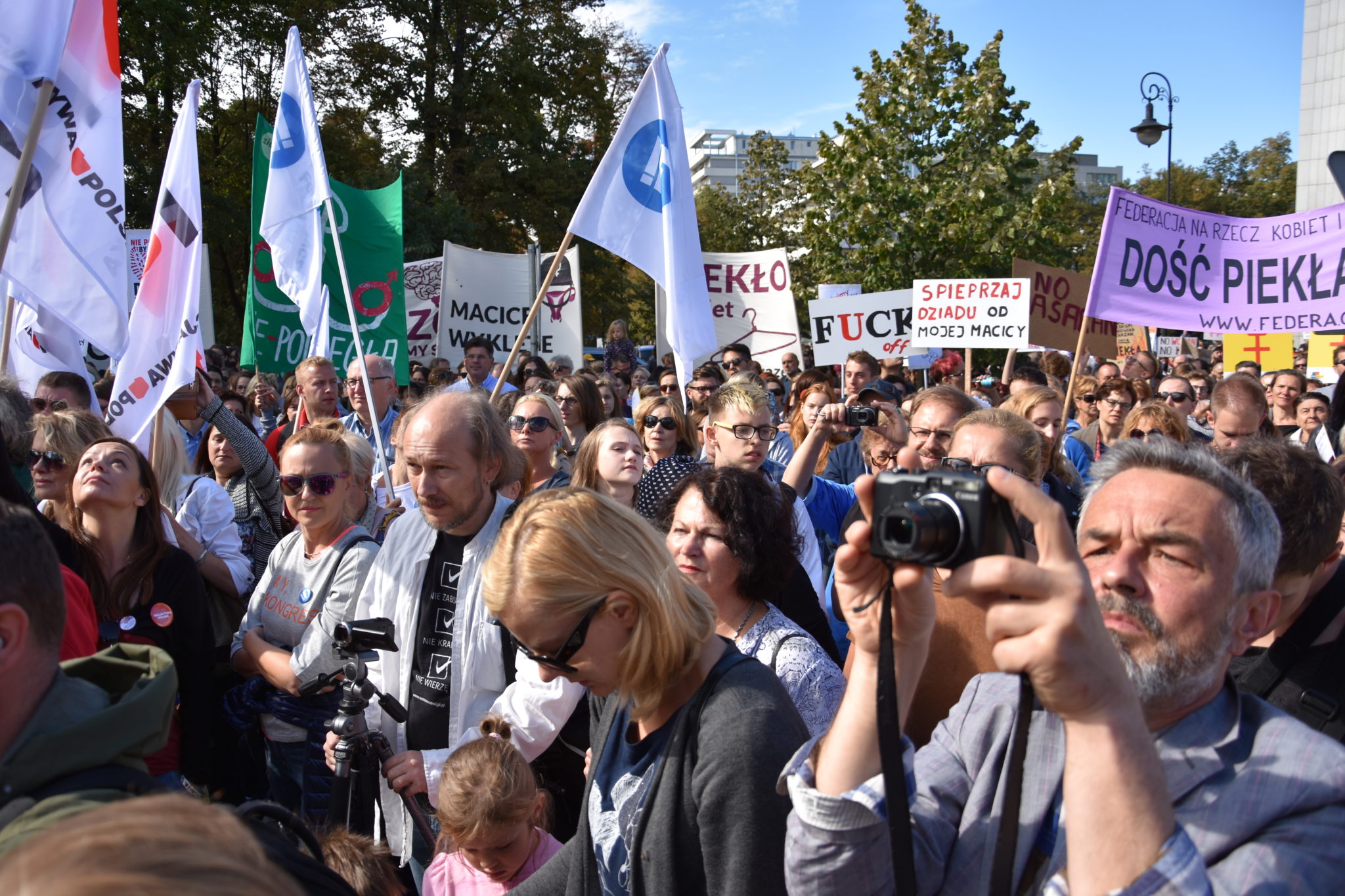 Poland: Nationwide protests against further restrictions to abortion