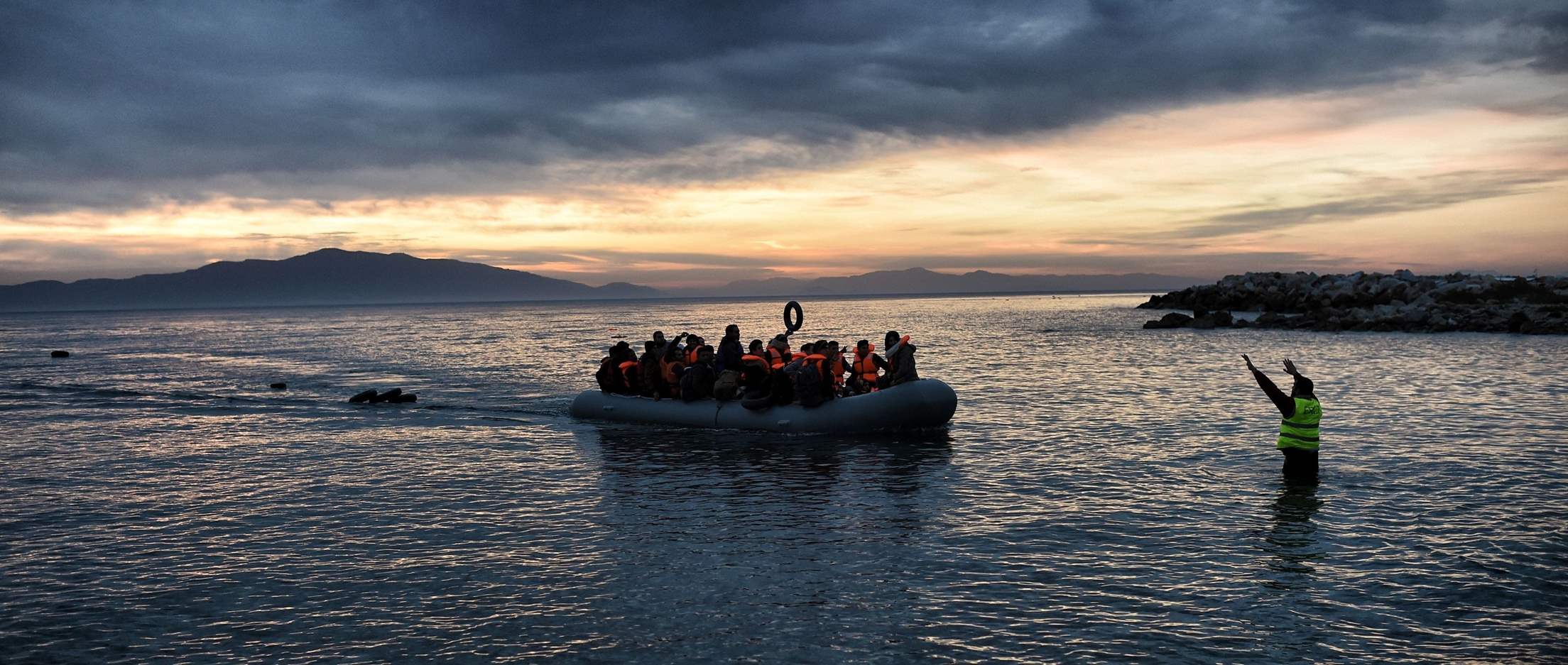 Greece: “Floating wall” to stop refugees puts lives at risk