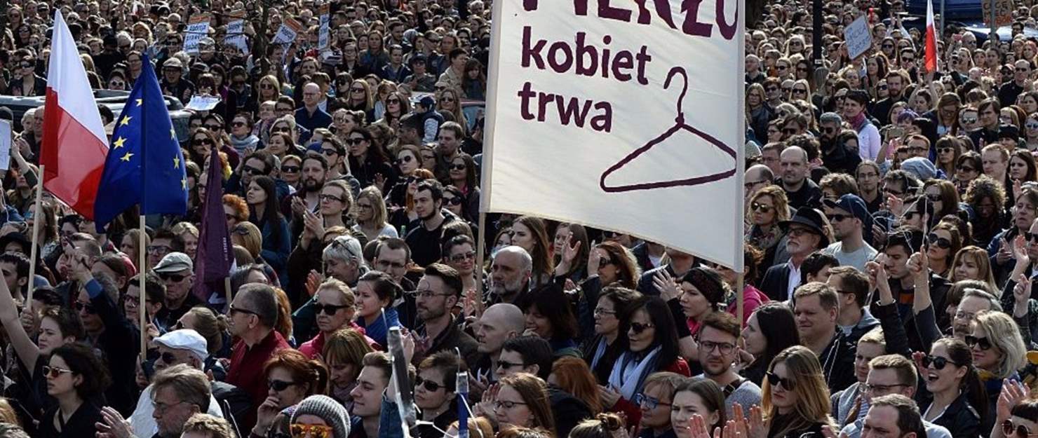 Poland: Roll back of reproductive rights is dark day for Polish women