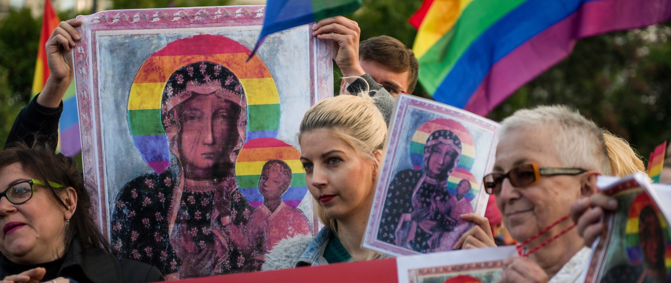 Poland: Rainbow halo women’s acquittal shows tactics of intimidation against activists