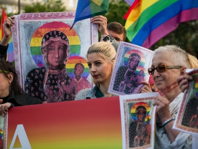 Poland: After acquitting rainbow halo women, authorities must end their witch-hunt against activists