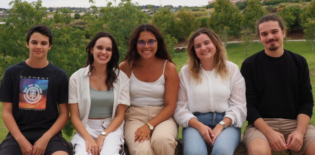 Five of the young climate case applicants, from left to right: André Oliveira, Sofia Oliveira, Catarina Mota, Cláudia Agostinho and Martim Agostinho © GLAN