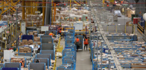 An Amazon fulfillment centre. Our new report shows how Amazon failed to prevent contracted workers in Saudi Arabia from being repeatedly exposed to human rights abuses.